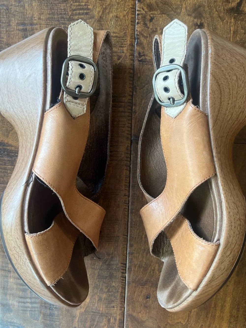 Dansko Jacinda tan leather slingback wood-grain wedge platform clog sandals 38